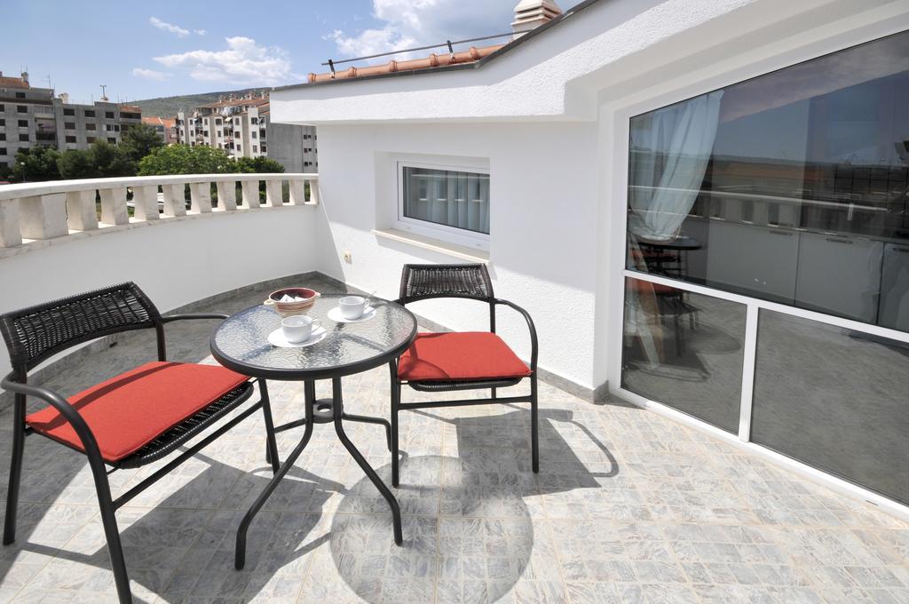 Apartments Villa Lida Trogir Exterior photo