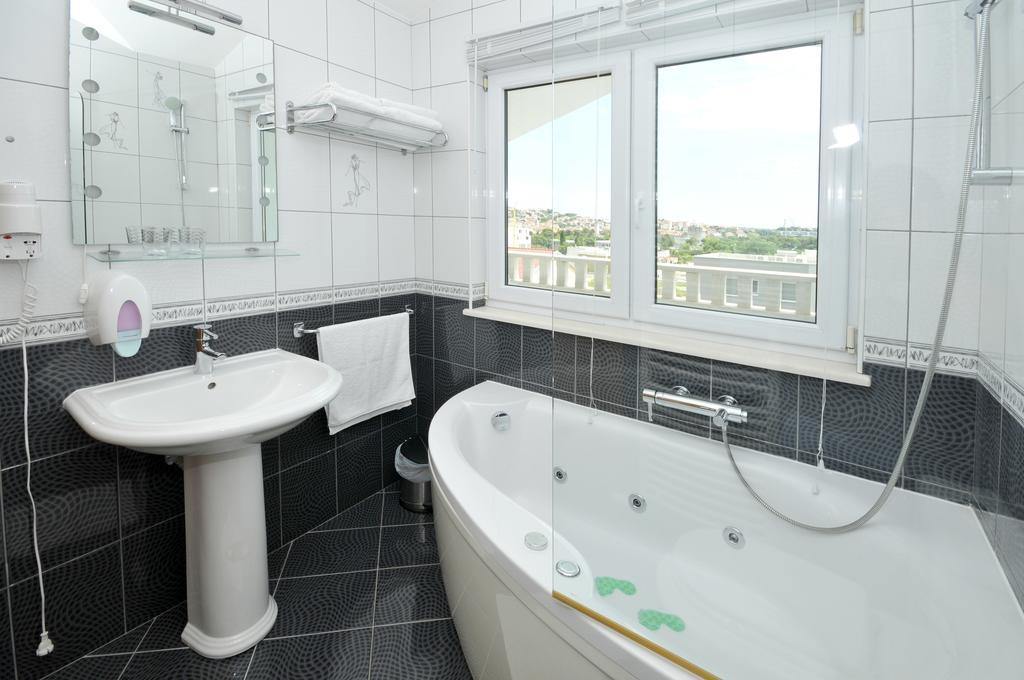Apartments Villa Lida Trogir Exterior photo
